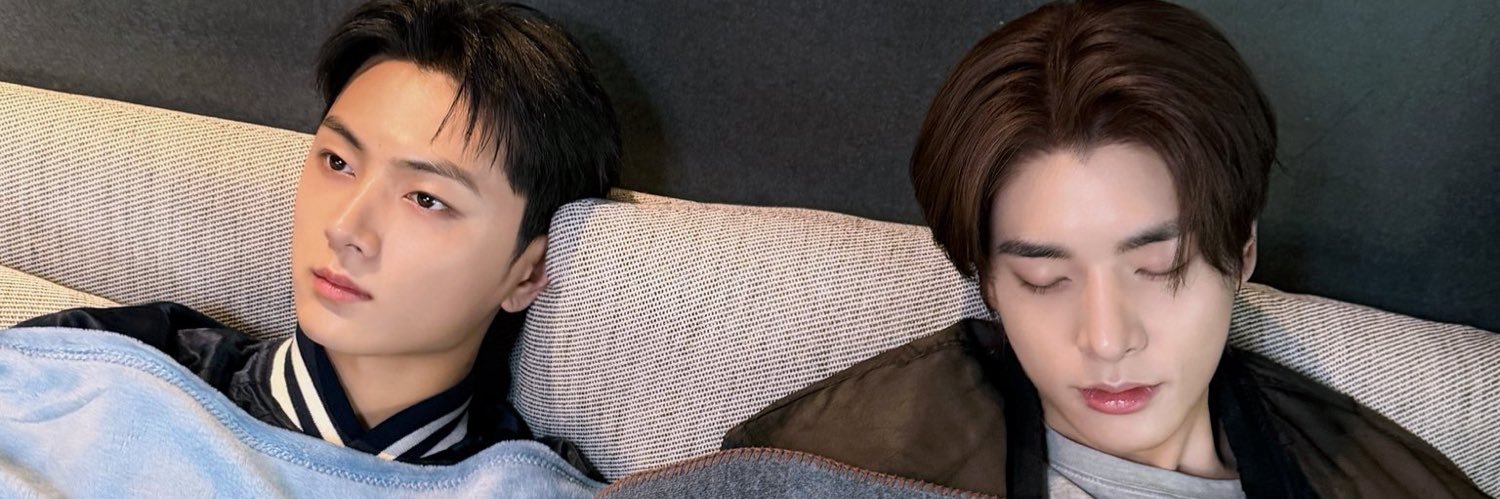 ᴛᴡɪɴᴋʟᴇ ★ ༘⋆˚ banner