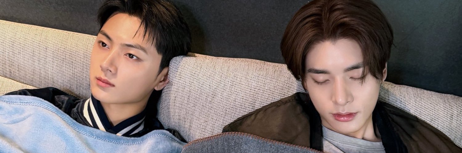 ᴛᴡɪɴᴋʟᴇ ★ ༘⋆˚ banner