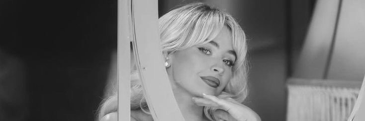 simneze's profile banner image