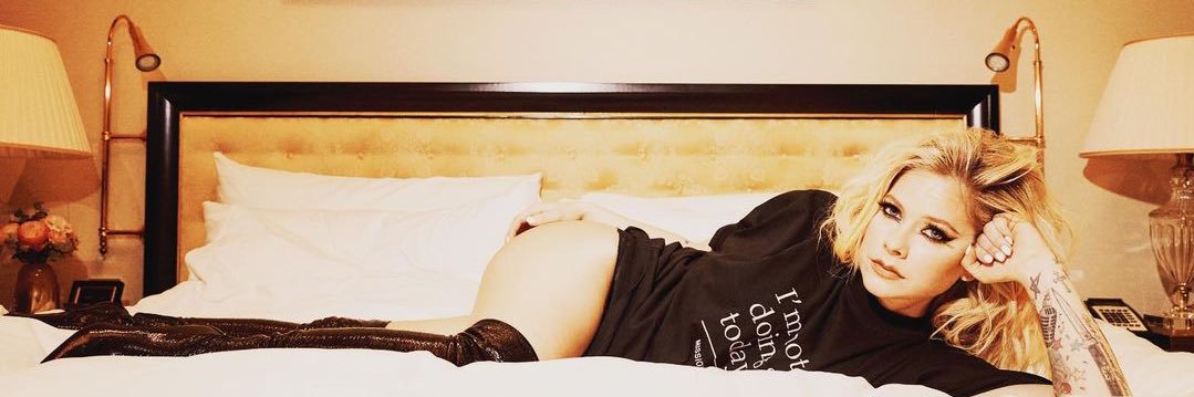 peeair's profile banner image