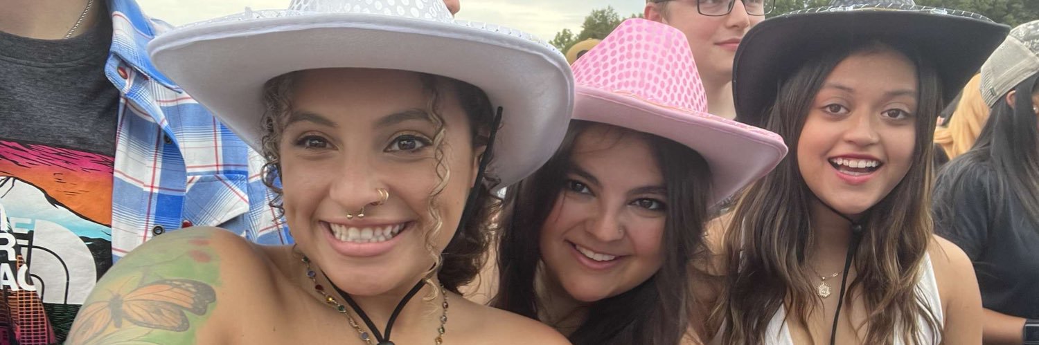 18lizzyh's profile banner image