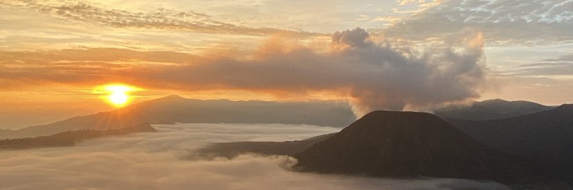 Riskaadwi's profile banner image