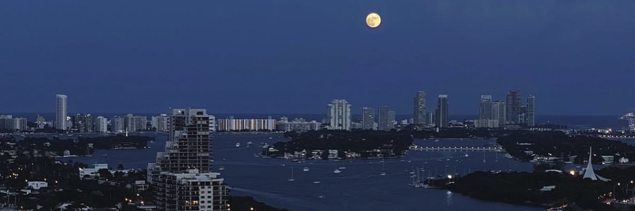 Christinaa_23's profile banner image