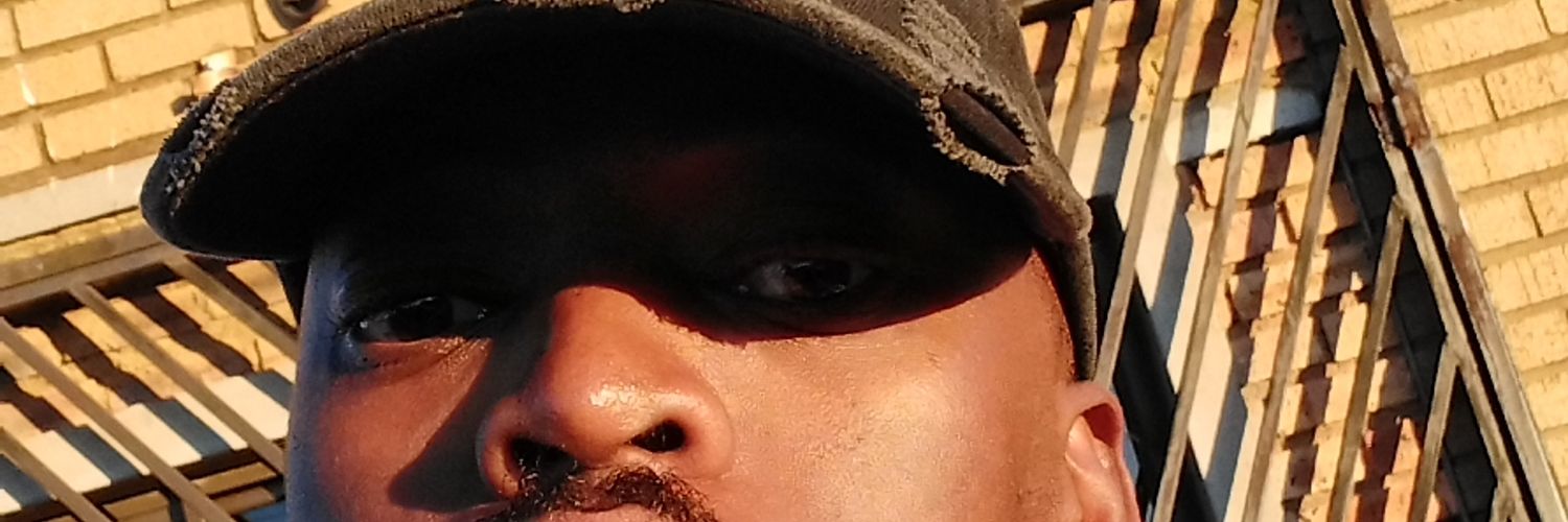 M P H O's banner