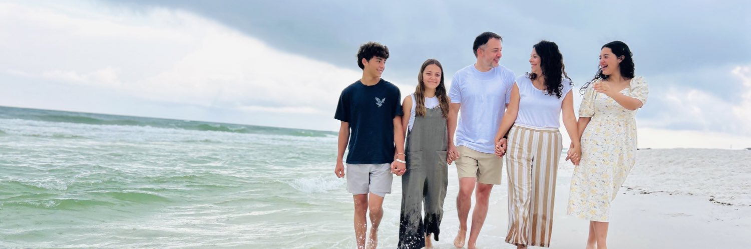 danhop's profile banner image