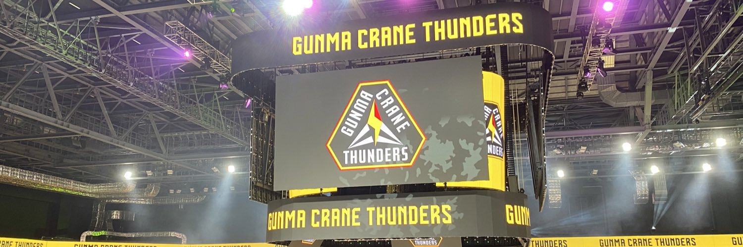 トム／We are CRANE THUNDERS banner