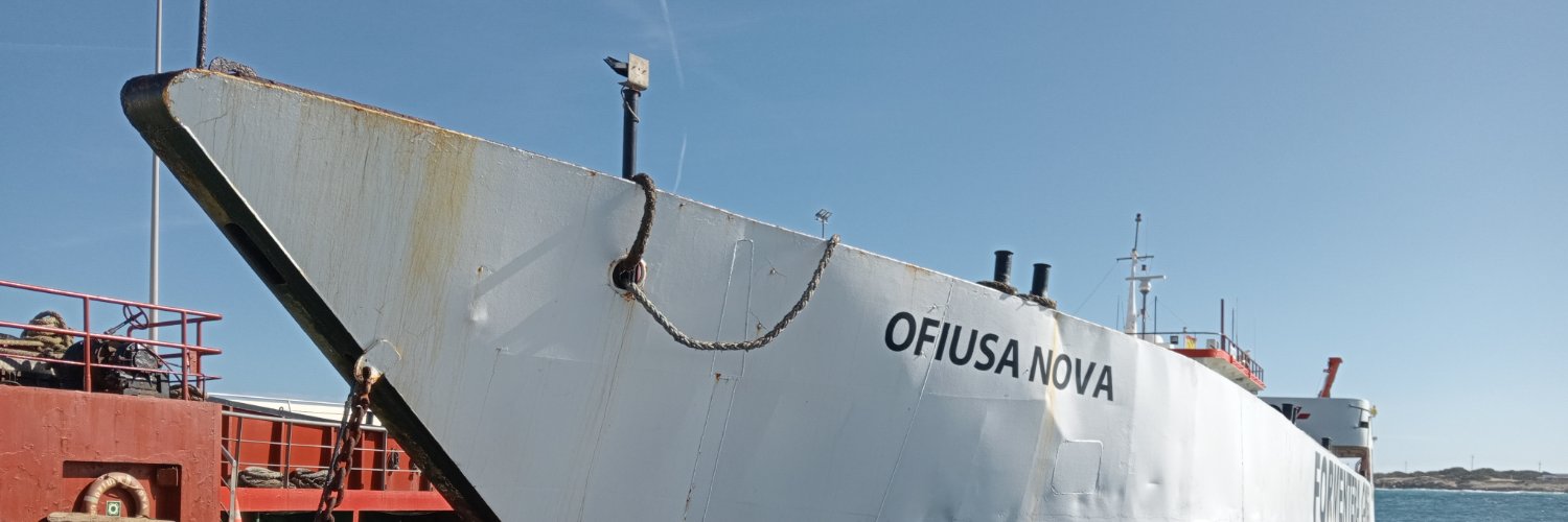 NO TO WAR\NO A LA GUERRA banner