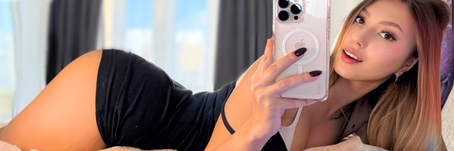 leiaa_live's profile banner image