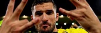 Y banner