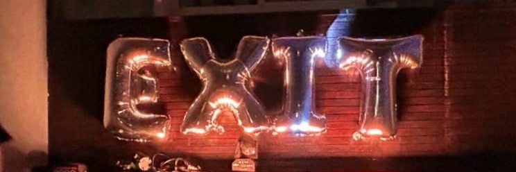 Exit banner