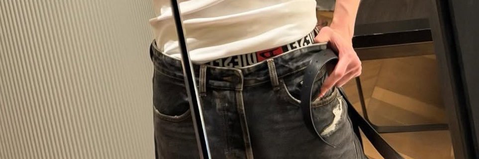 evi 🌗 is drawing banner