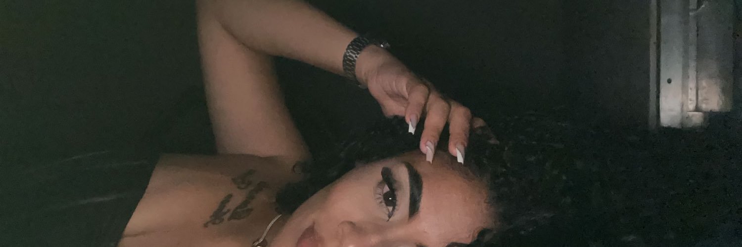 L O R E 🌻 banner