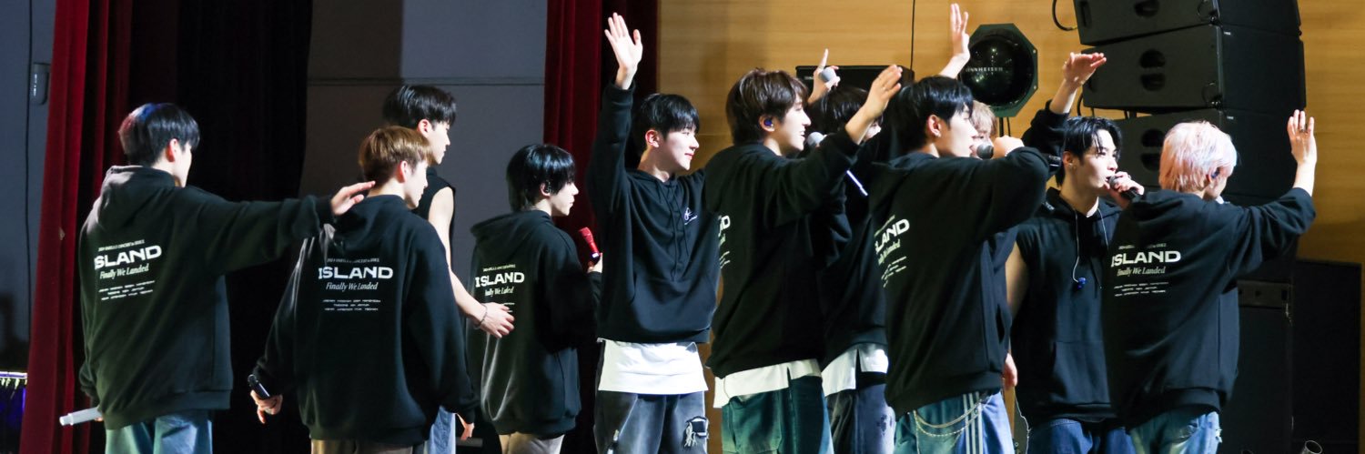 𝐥𝐨𝐯𝐞 𝐩𝐨𝐢𝐧𝐭♡→ banner