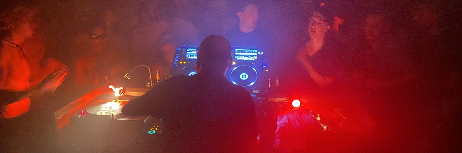 Blicky Barnes banner