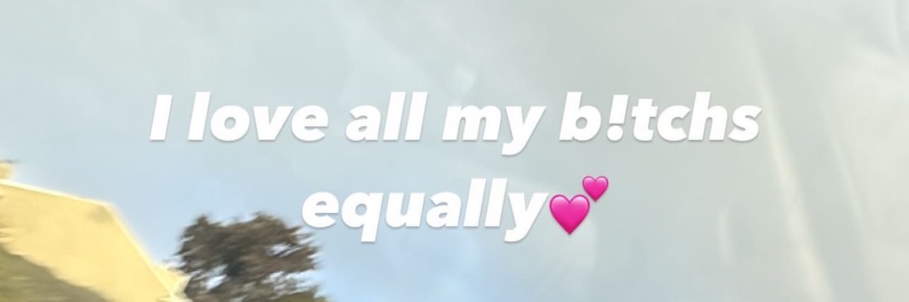 👩🏻‍❤️‍💋‍👩🏻's banner