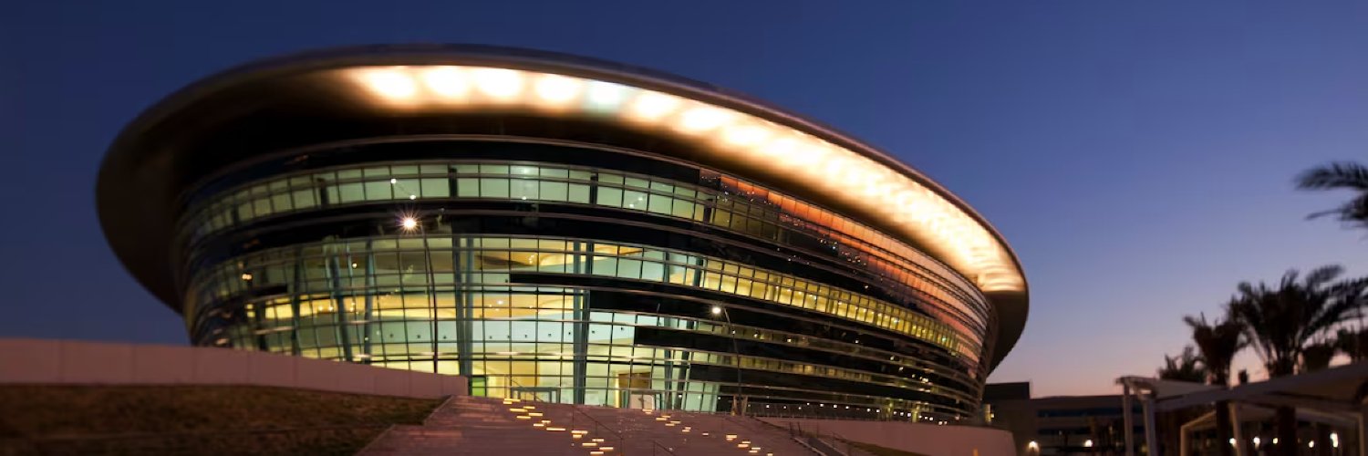 جامعة زايد banner