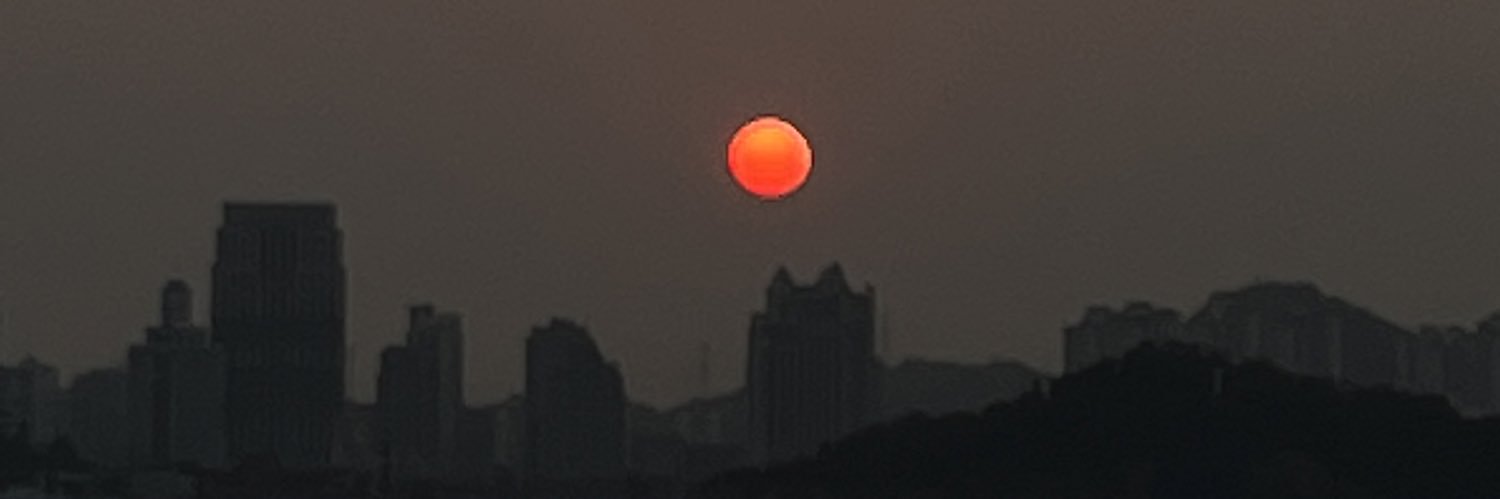 靈 banner