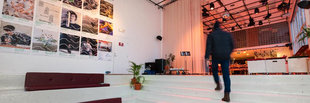 Black Box teater banner