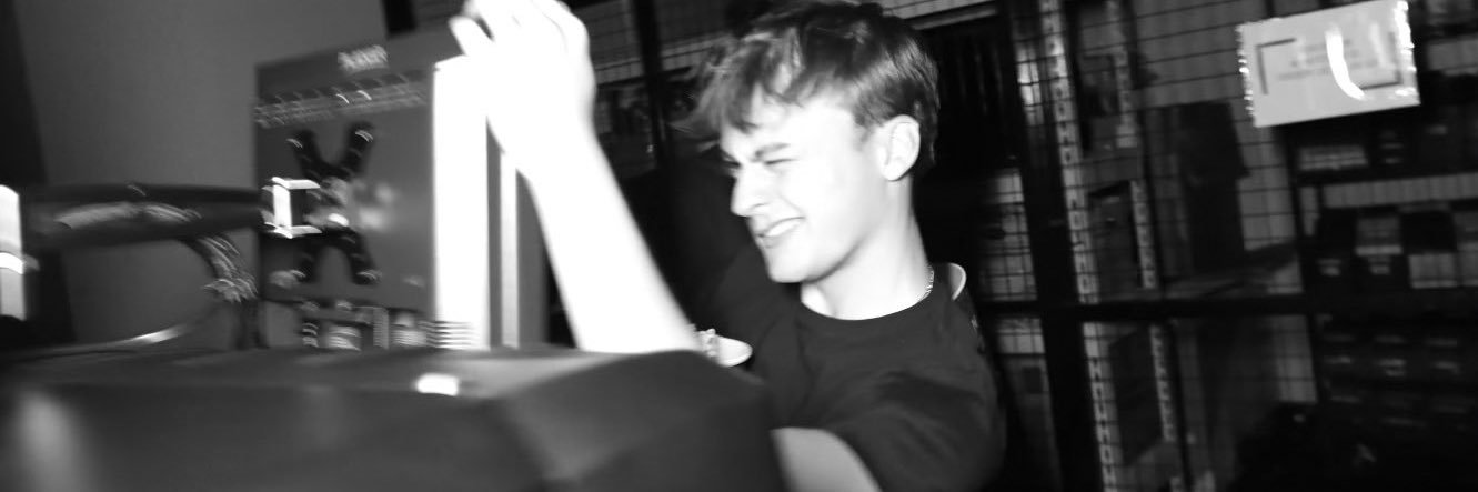 niqolэ★ banner