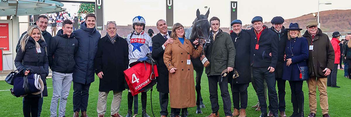 Robbie Llewellyn Racing banner