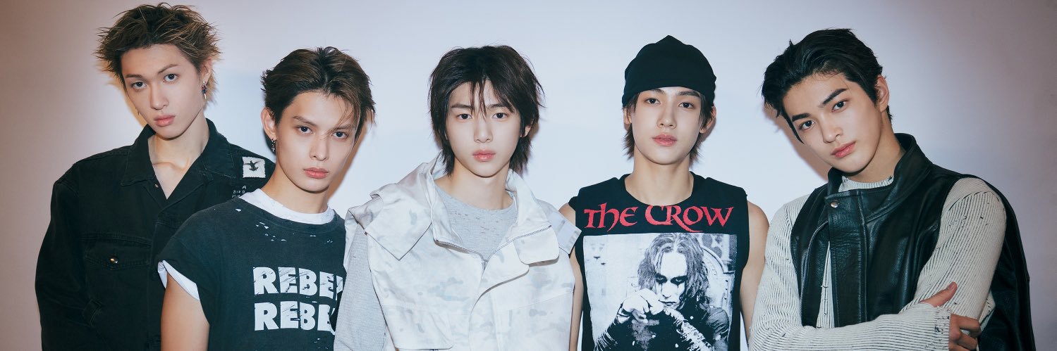 7th yr UNIQUE EVIE ☆ is GREEN banner