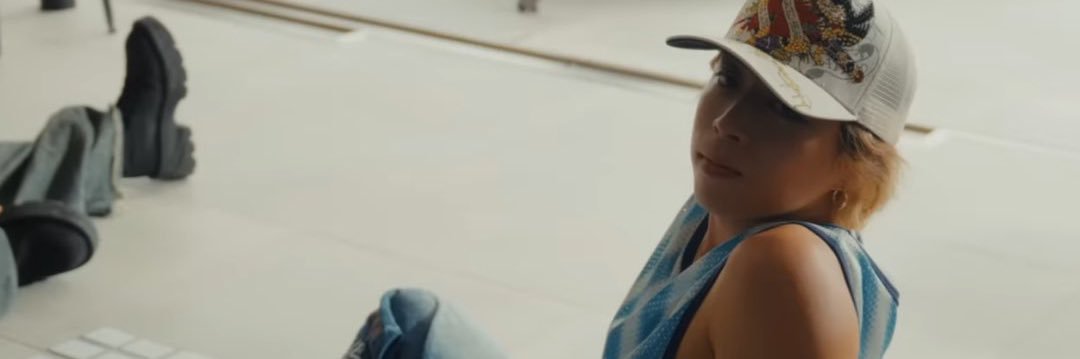 𝑹 banner
