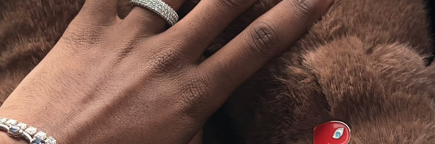 Dee™️ banner