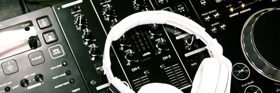 Chivoglez's profile banner image
