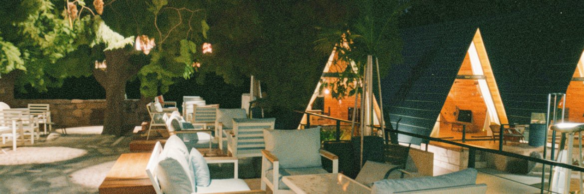مونا. banner