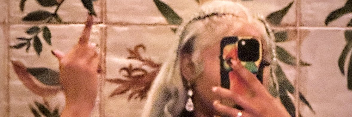 E🫦's banner