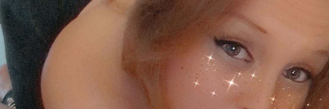LittleRedTries X😈💋's banner
