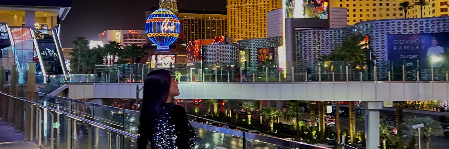 danaeyee's profile banner image