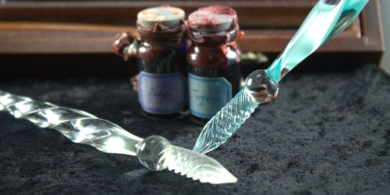 thewriterholic's profile banner image