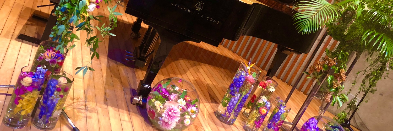 paleparfum's profile banner image