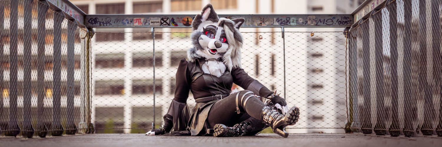 Loona 🌙 🐺 banner