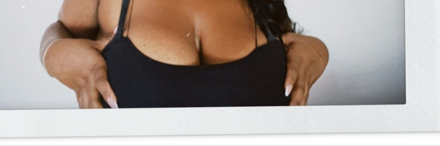 LavishBezo's profile banner image