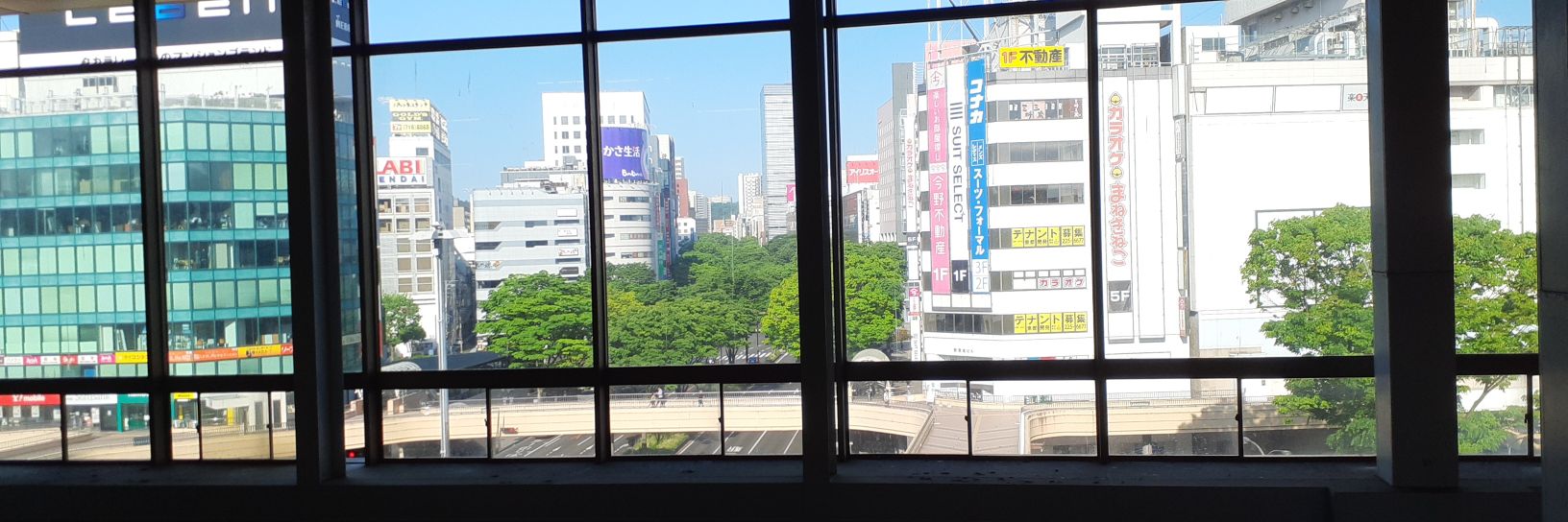 マ's banner