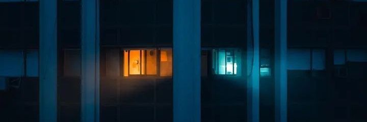 ǝɹᴉɐlɔ's banner