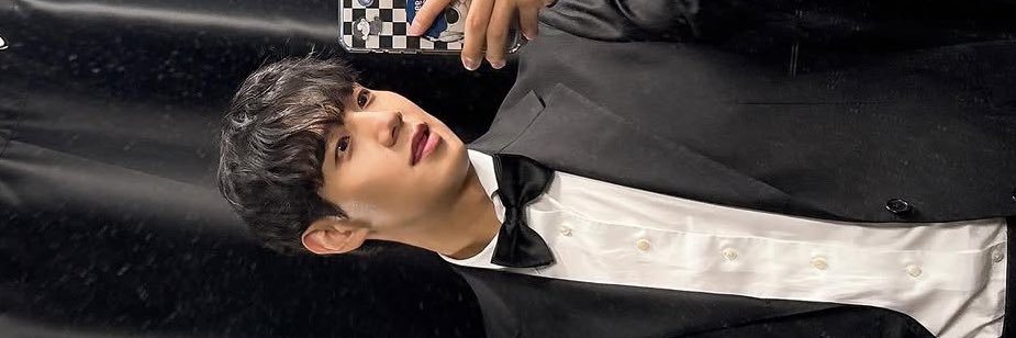 𝑪𝒐𝒎𝒎𝒂, banner