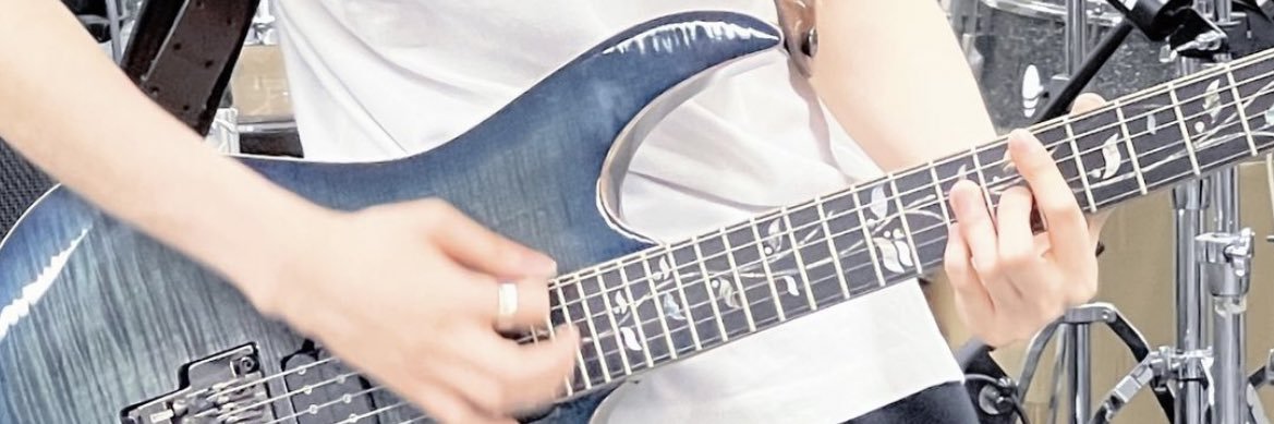 11tik_24's profile banner image