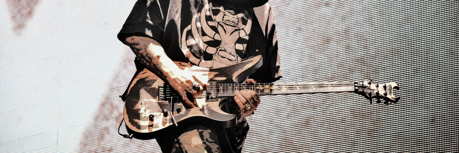 「 ✦ daily synyster gates ✦ 」's banner