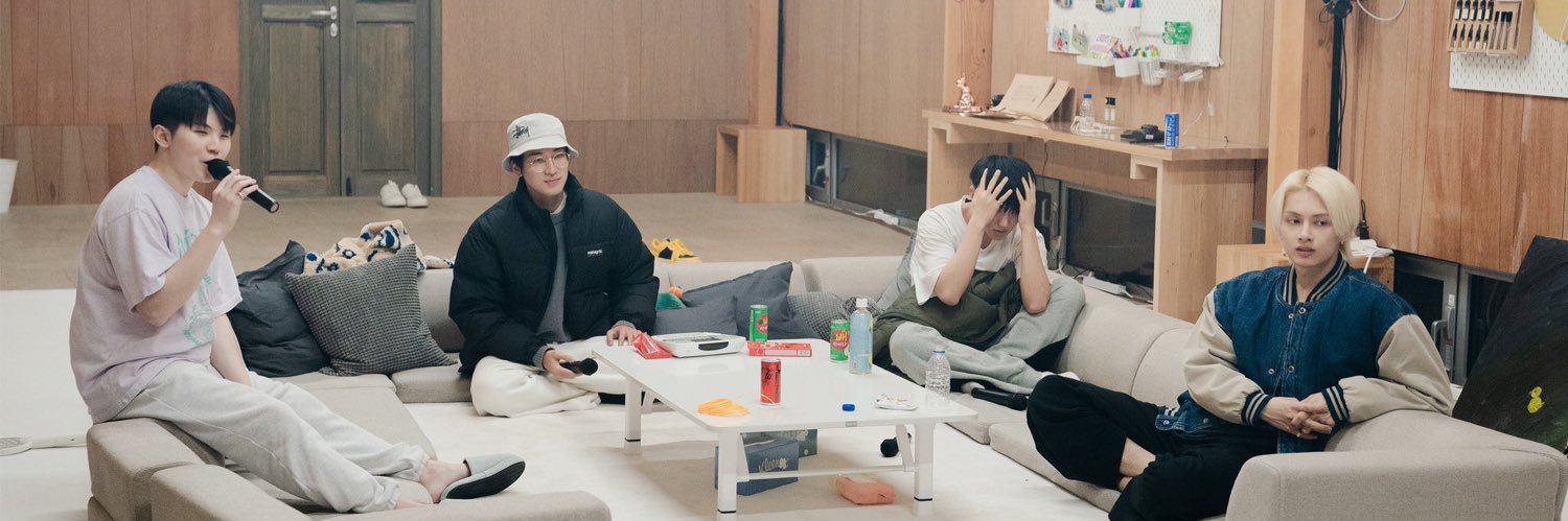 717_1122's profile banner image