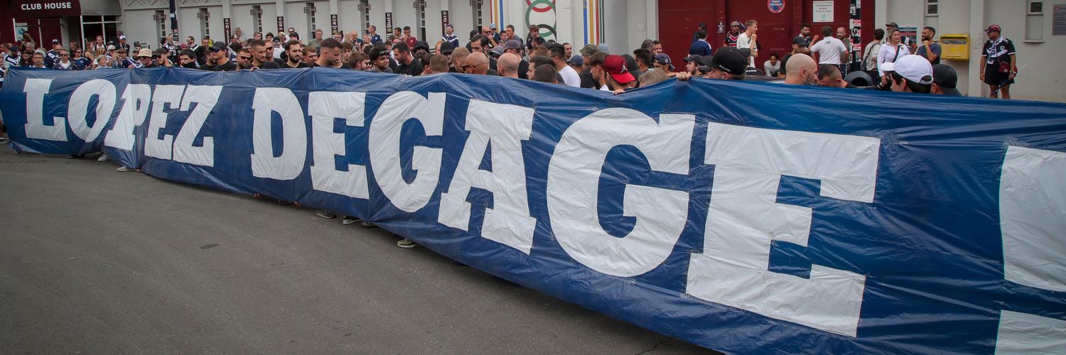 Le J banner