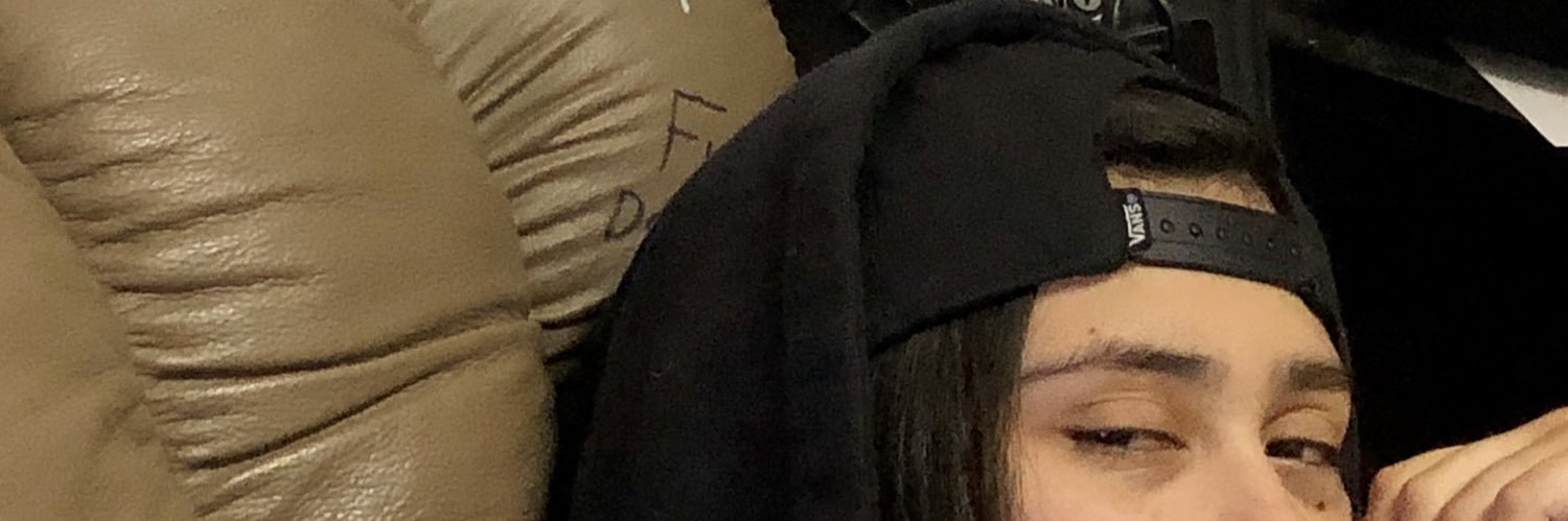 saharniki's profile banner image