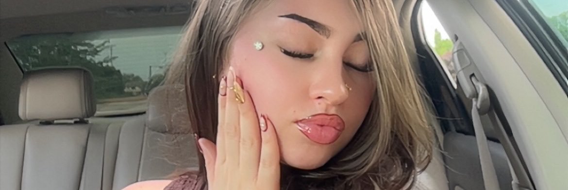 Angiee2111's profile banner image