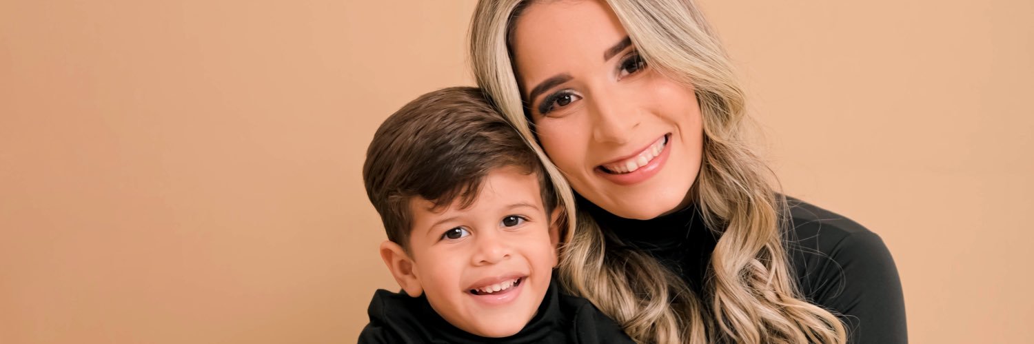 paulamunhem's profile banner image