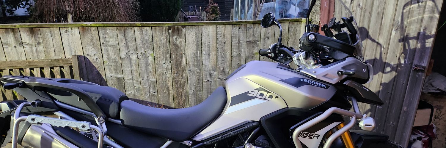 Neil ⬜️⬛⬜️⬛ 🏍🏍🏍 banner