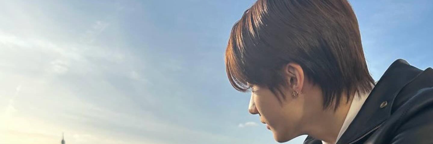 𝐇i's banner