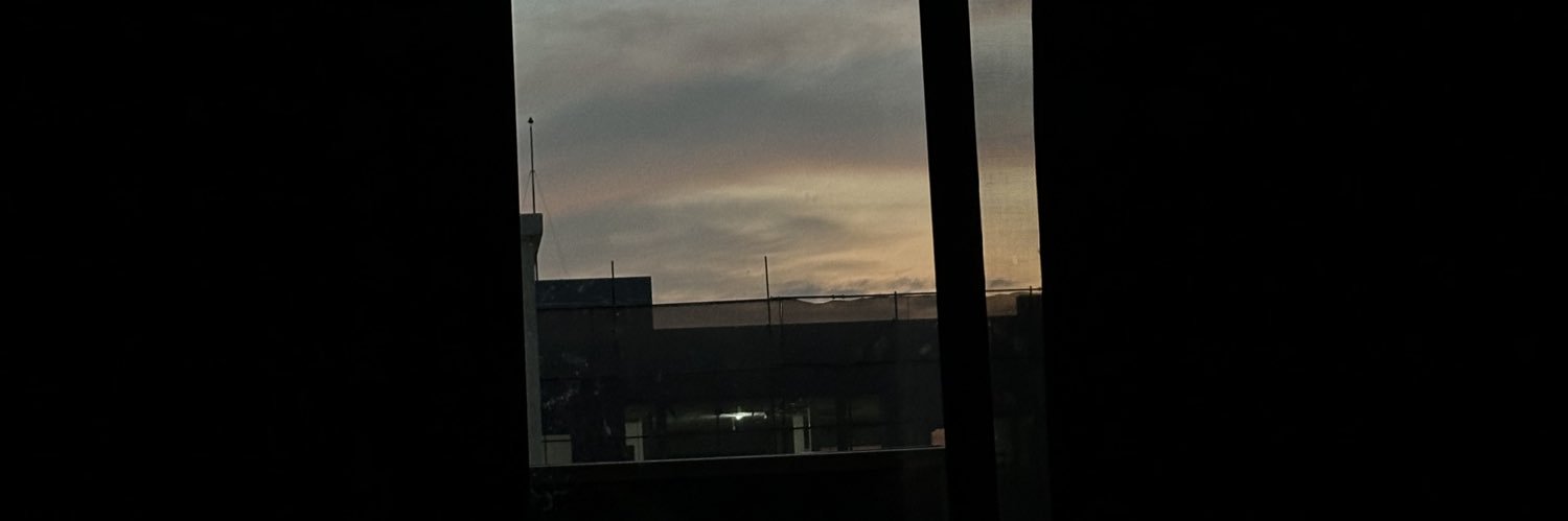 เลสควีนคัมเฮีย banner