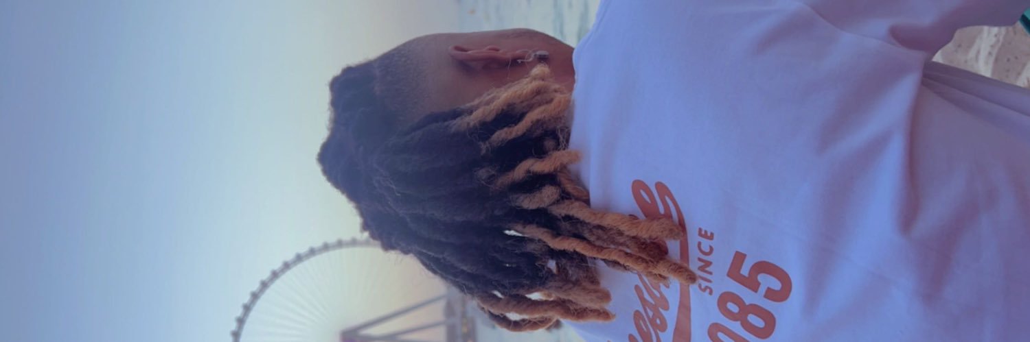 Eazi White 🫥's banner